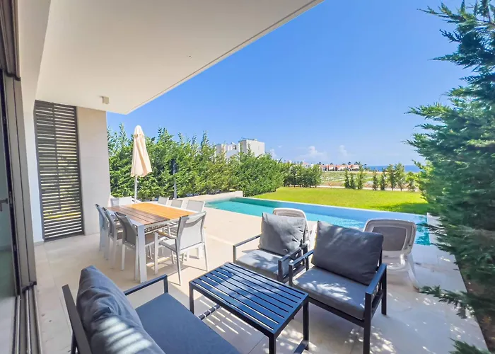 Vila Azure Breeze - Roof Garden & Sea Views