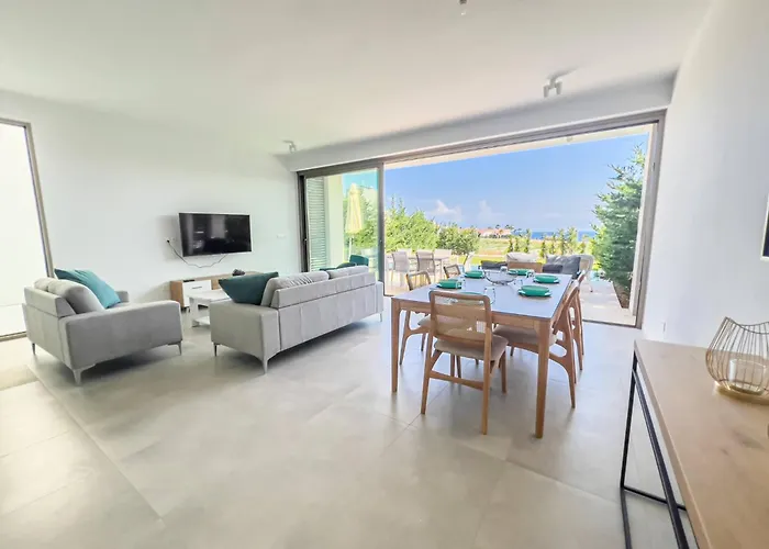 Azure Breeze - Roof Garden & Sea Views Protaras