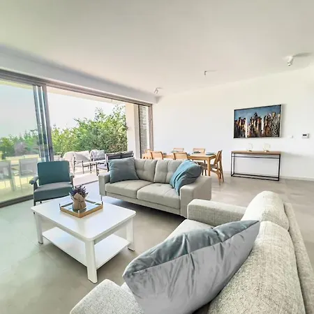 Villa Azure Breeze - Roof Garden & Sea Views *
