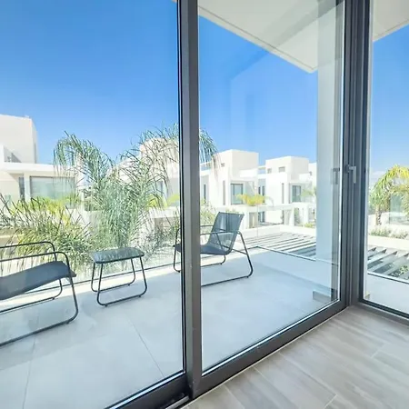 Azure Breeze - Roof Garden & Sea Views *