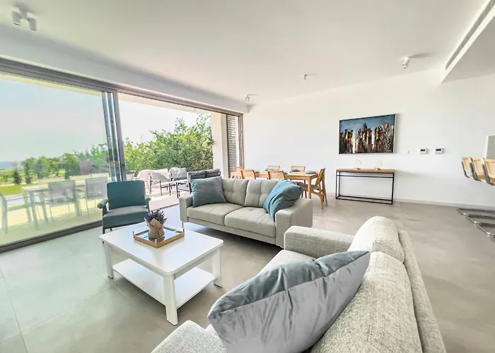 Azure Breeze - Roof Garden & Sea Views ヴィラ