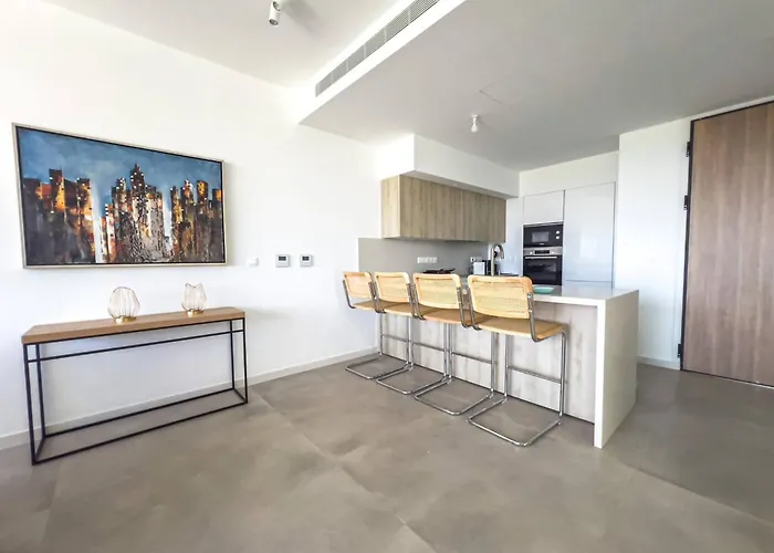 Azure Breeze - Roof Garden & Sea Views *